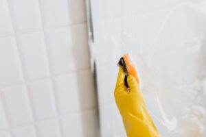 Cleaning Tips: Dos & Don'ts to Keep your Mirror Sparkling