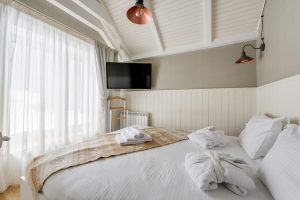 7 Rules to Keep Your Bedroom Cleaner and Neater 