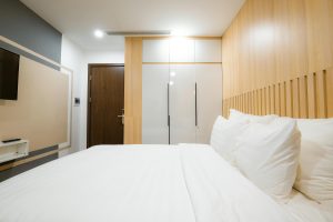 How to Clean a Guest Bedroom Before Visitors Arrive